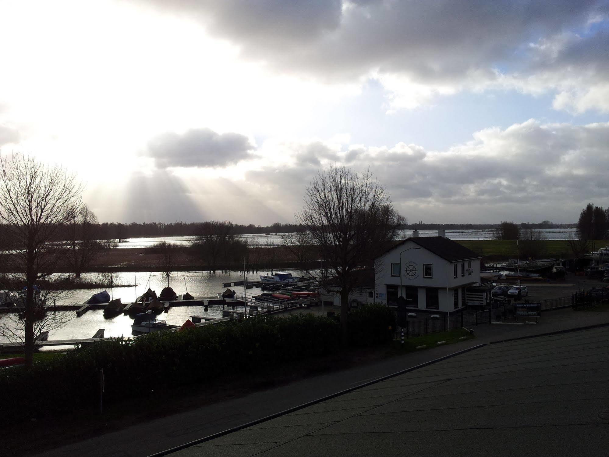 De Brabantse Biesbosch Hotel Werkendam Exterior photo