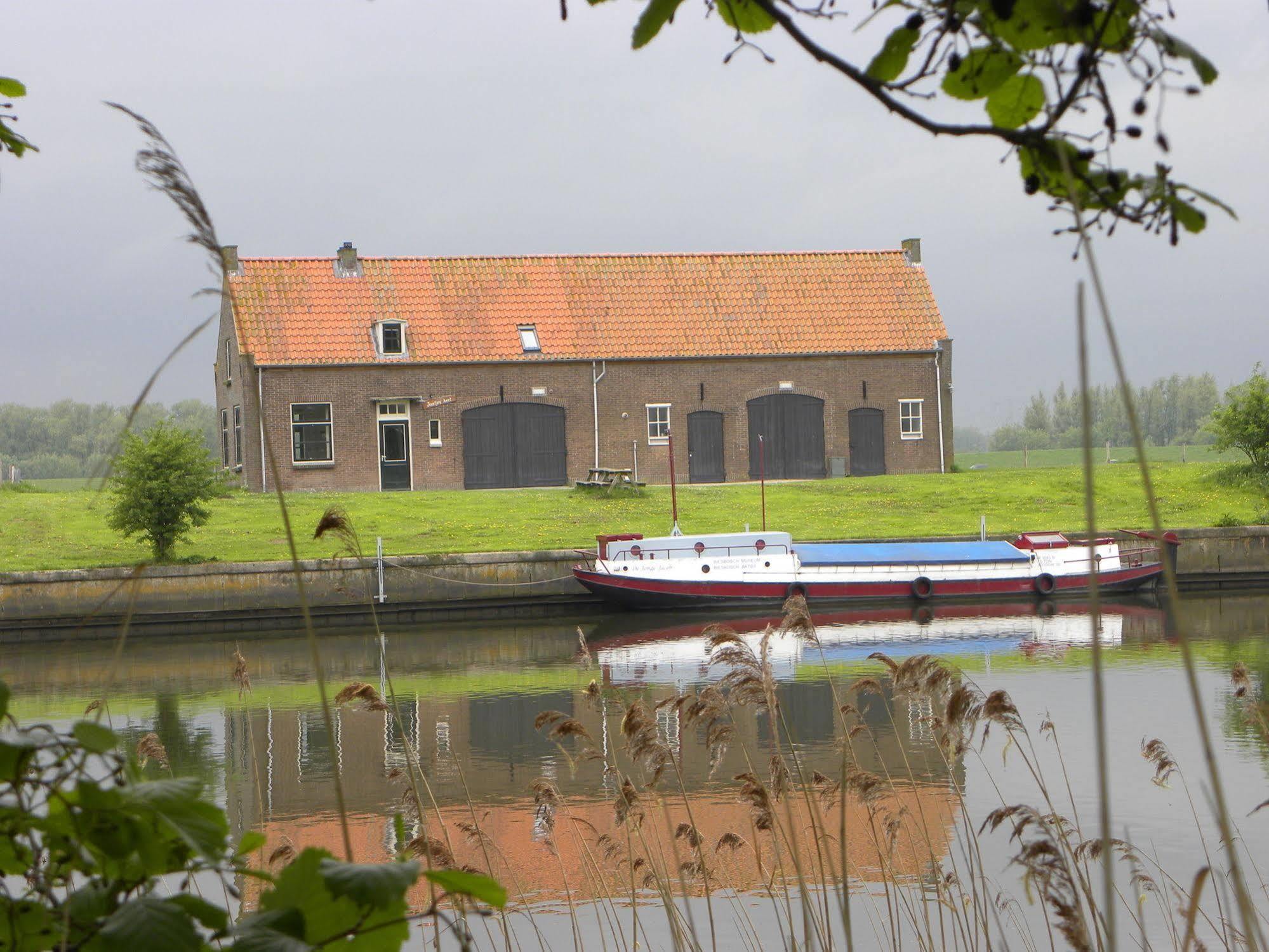 De Brabantse Biesbosch Hotel Werkendam Exterior photo